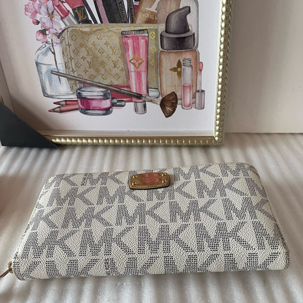 Lg Michael Kors Jet Set Wallet Travel Zip Around White Grey MK Clutch signature